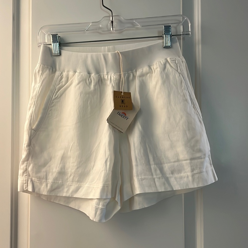 Faherty Arlie day short. Size small. NWT